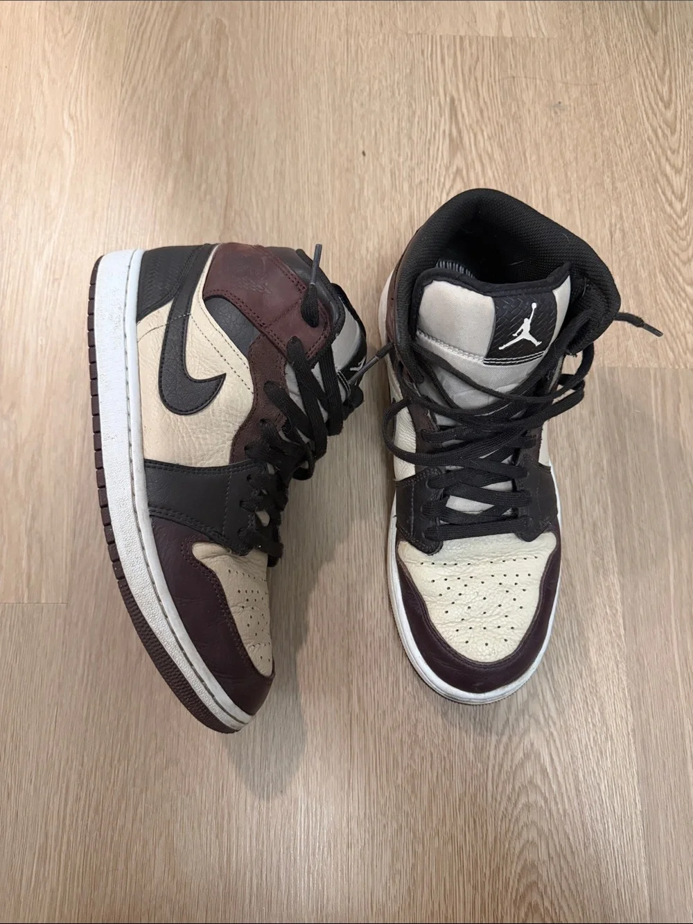 Air Jordan 1 Mid SE ‘Paris YMCA’